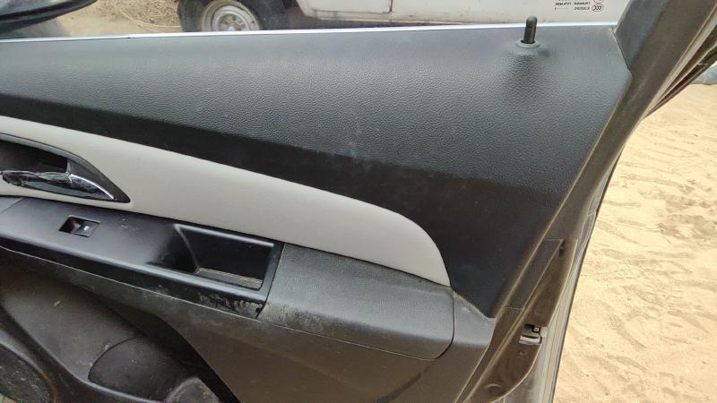 2011-2014 Chevrolet Cruze Front Door Trim Panel RH