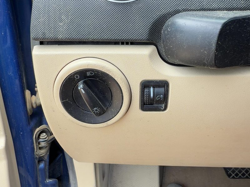 1998-2014 Volkswagen Beetle (type 1) Headlight Switch (Dash Mtd)