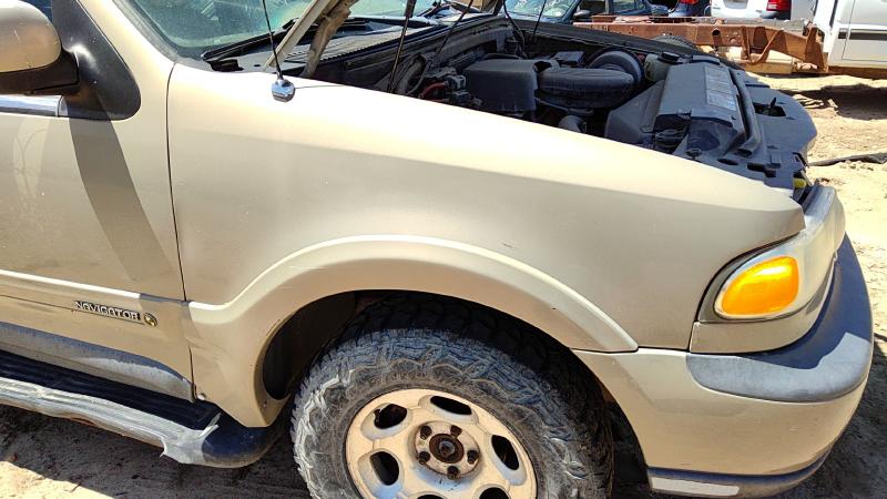1998-2003 Lincoln Navigator Fender RH