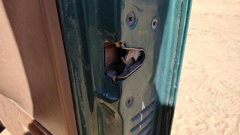 1988 Ford Pickup F150 Series Front Door Latch RH