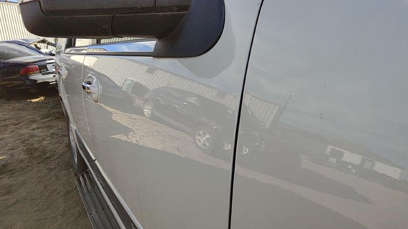 2007-2017 Lincoln Navigator Front Door RH