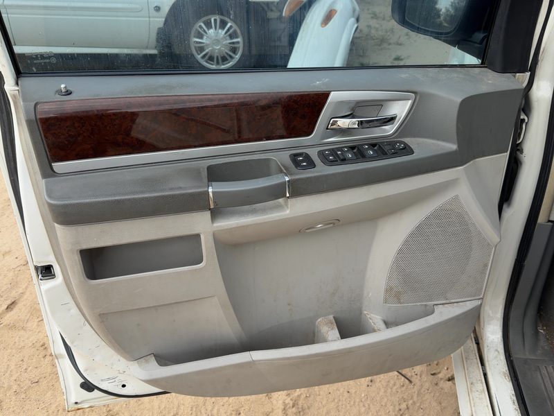 2010 Chrysler Town & Country Front Door Trim Panel LH