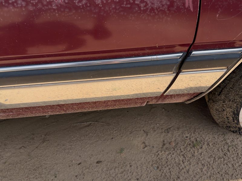 1986 Buick Park Avenue (80&up) Front Door Moulding RH