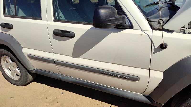 2002-2007 Jeep Liberty Front Door RH