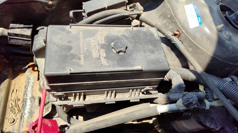 1999 Buick Park Avenue (80&up) Engine Fuse Box