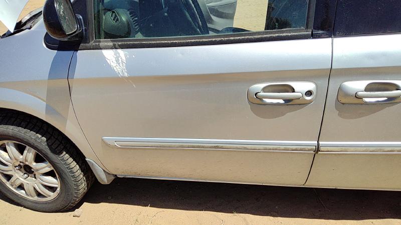 2004-2007 Chrysler Town & Country Front Door LH