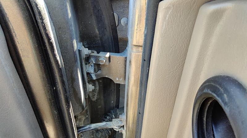 1999 Buick Park Avenue (80&up) Front Door Hinge LH