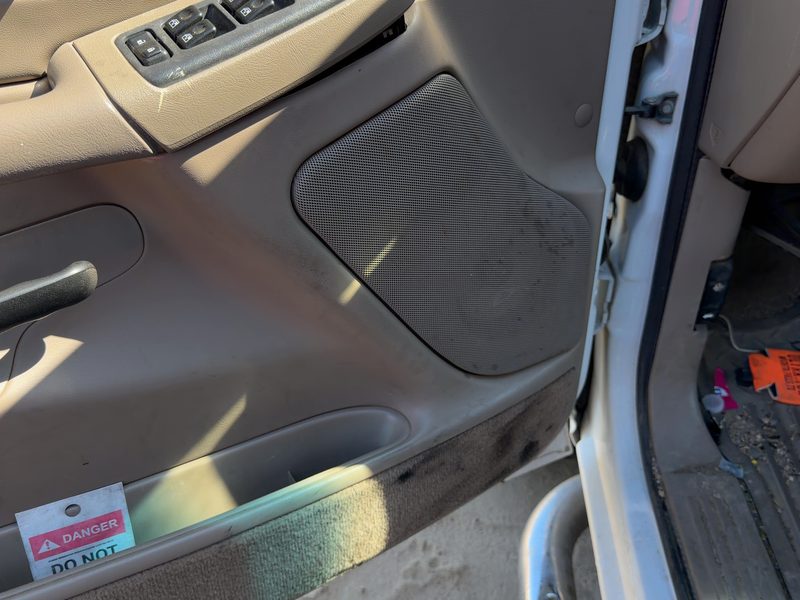 2004-2007 Chevrolet 2500 Silverado Pickup Front Door Trim Panel LH