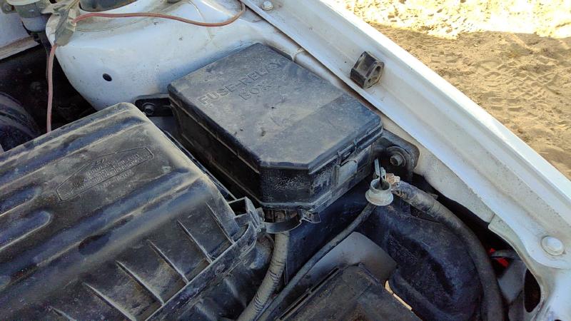 2001-2003 Hyundai Elantra Engine Fuse Box