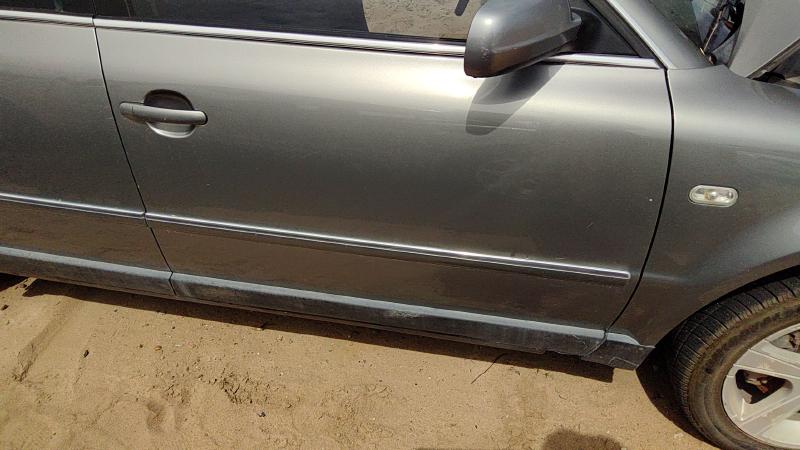 2001-2005 (discontinued) Passat Front Door RH