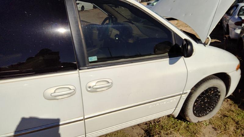 1996-2000 Chrysler Town & Country Front Door RH