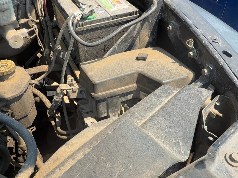 2002-2003 Dodge Ram Pickup 1500 Series Engine Fuse Box