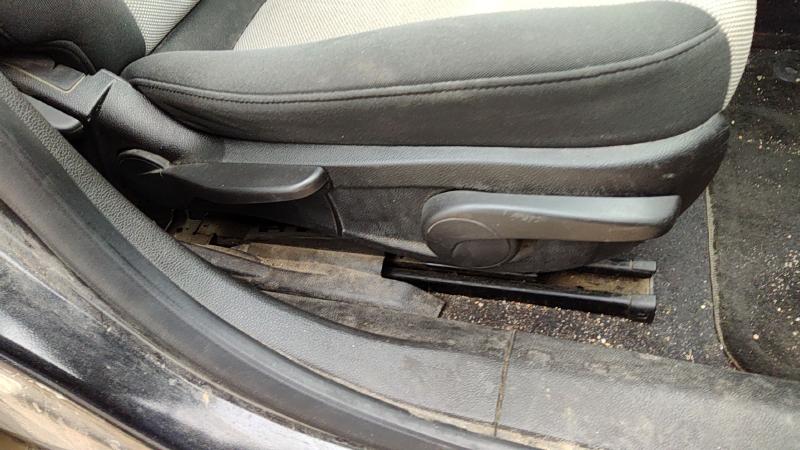 2011 Chevrolet Cruze Seat Track