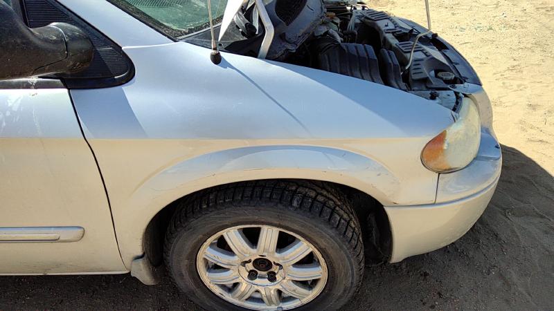 2001-2007 Chrysler Town & Country Fender RH