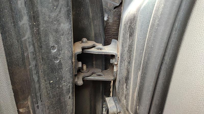 2010 Chevrolet Traverse Front Door Hinge LH
