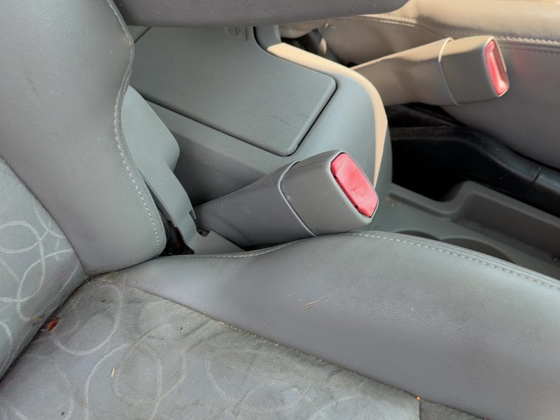 2004-2005 Saturn Vue Front Seat Belt RH