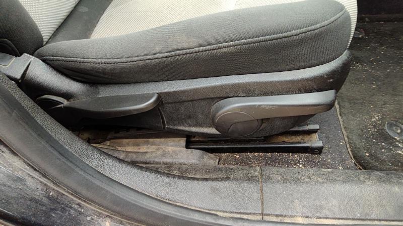 2011 Chevrolet Cruze Seat Track