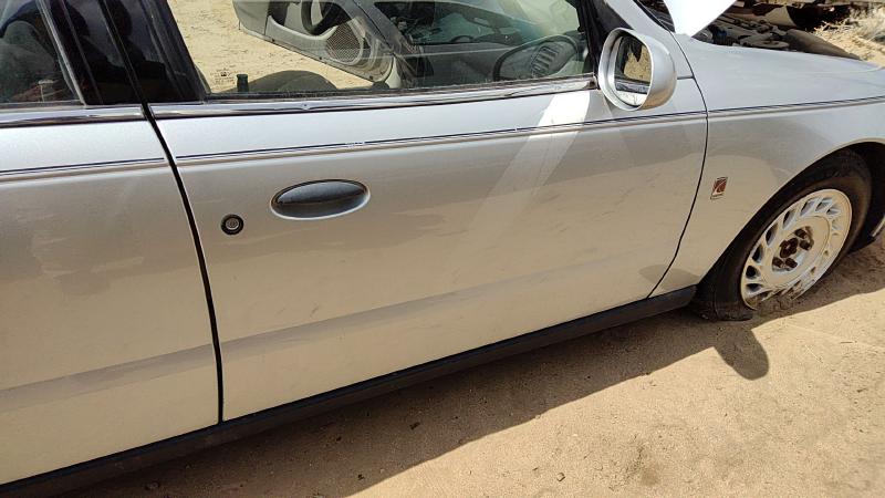 2002 Saturn L Series Front Door RH