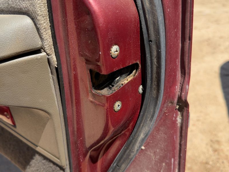 1987 Nissan Maxima Front Door Latch RH
