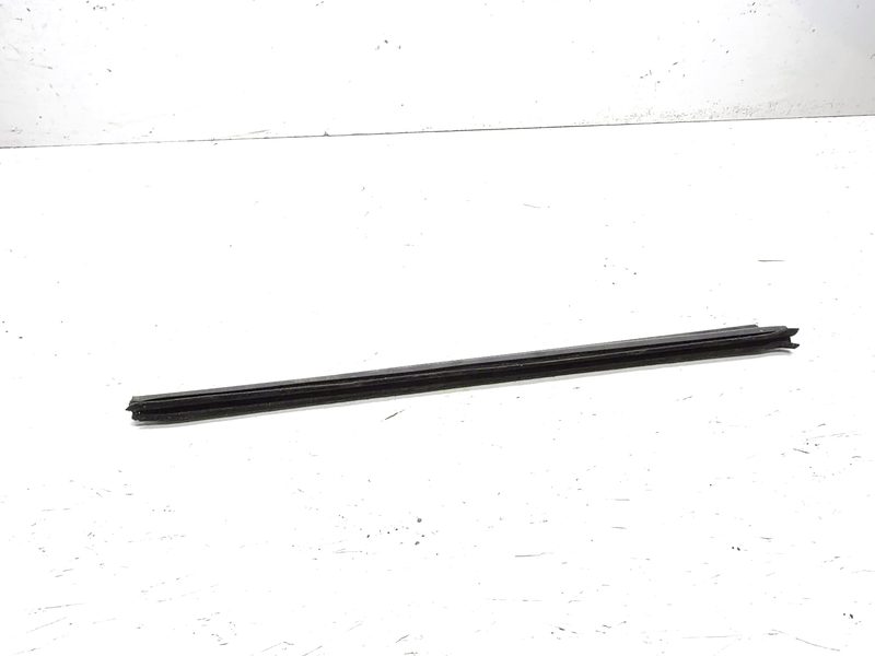 2005 Cadillac STS Front Door Moulding RH