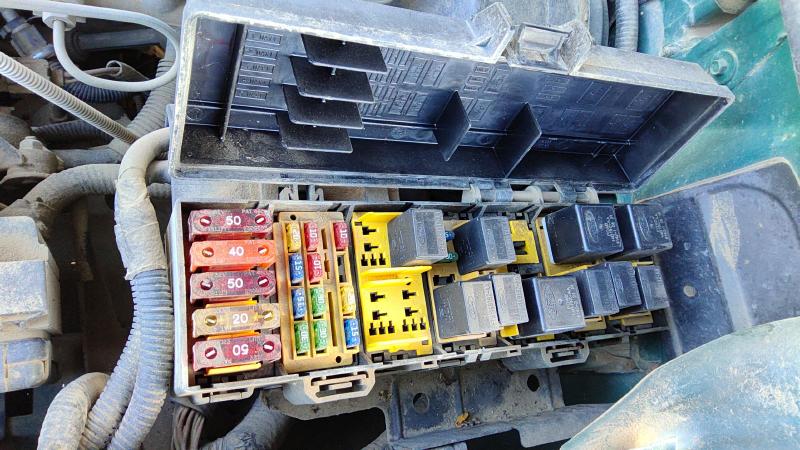 1998 Ford Ranger (small Truck) Engine Fuse Box