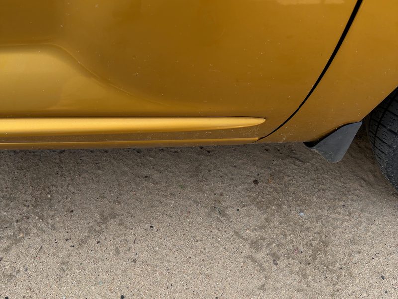 2002-2005 Pt Cruiser Front Door Moulding RH