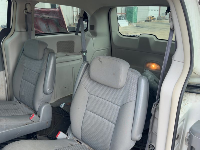 2010 Chrysler Town & Country Rear Seat Belt RH