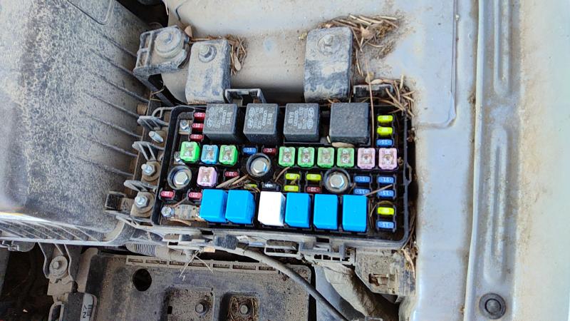 2006-2010 Hyundai Sonata Engine Fuse Box