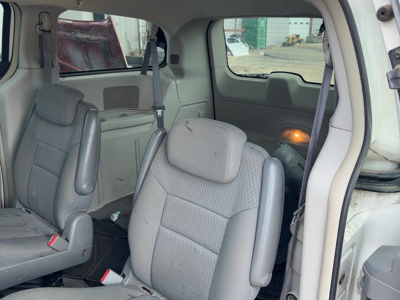 2010 Chrysler Town & Country Rear Seat Belt RH