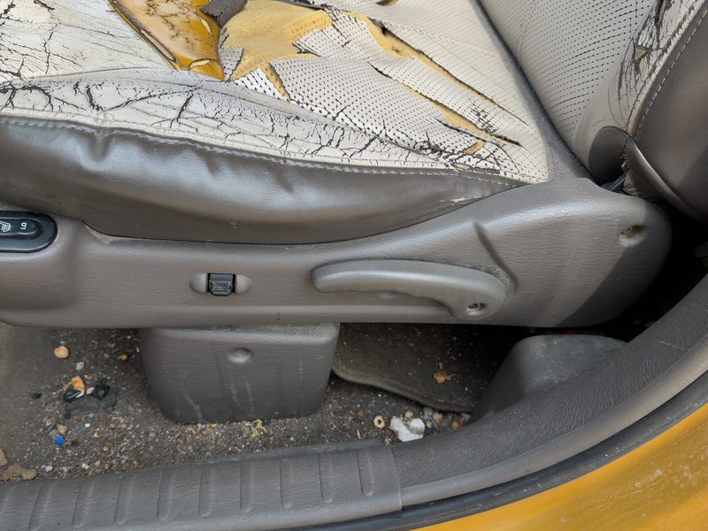 2002 Pt Cruiser Seat Track LH
