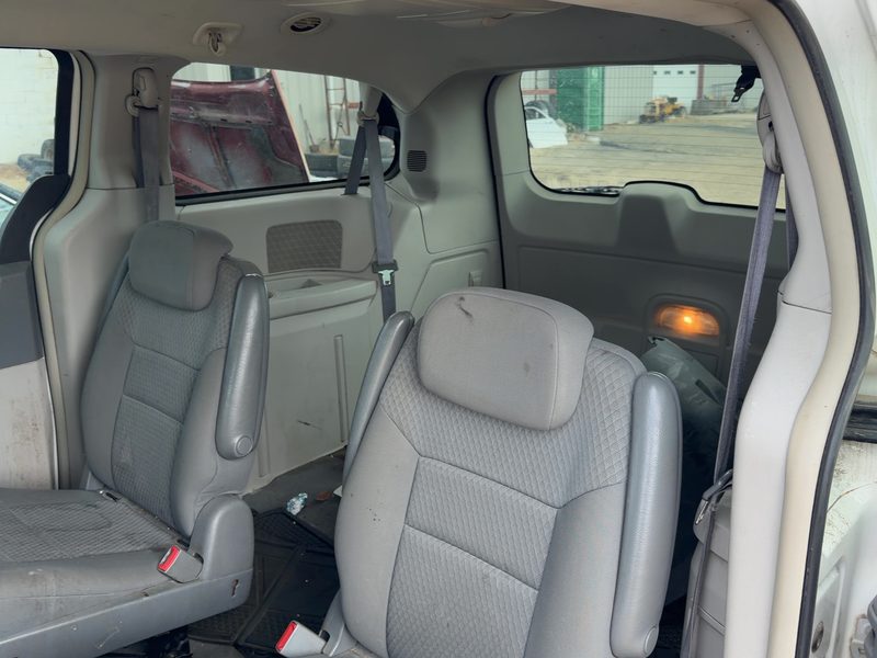 2010 Chrysler Town & Country Rear Seat Belt RH