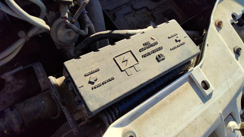 2000-2001 Ford Taurus(see Also Taurus X) Engine Fuse Box