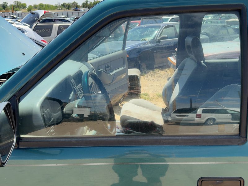 1994-1997 Isuzu Rodeo Front Door Glass/Window LH
