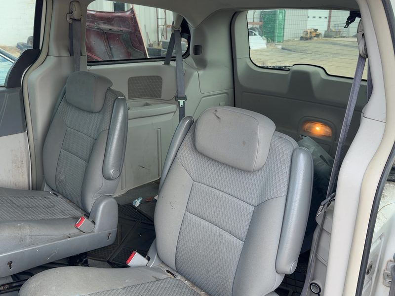 2010 Chrysler Town & Country Rear Seat Belt RH