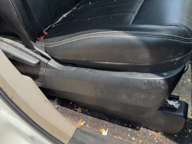 2012 Chrysler Town & Country Seat Track RH