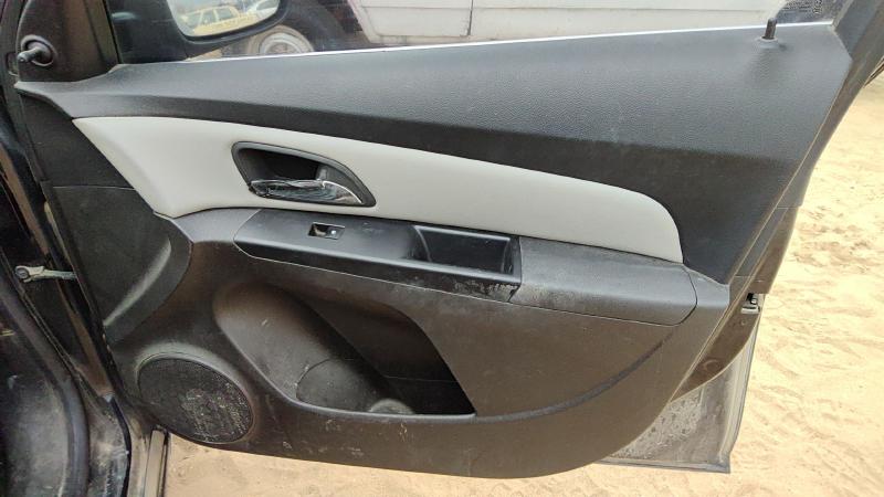 2011-2014 Chevrolet Cruze Front Door Trim Panel RH