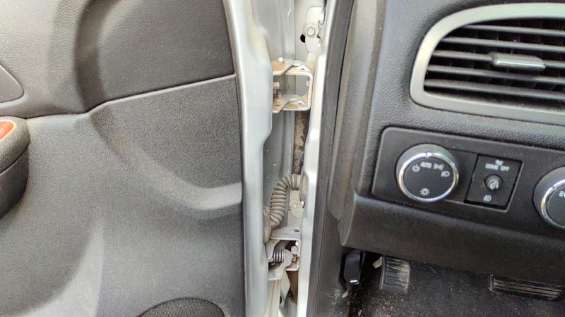 2010 Chevrolet Tahoe Front Door Hinge LH
