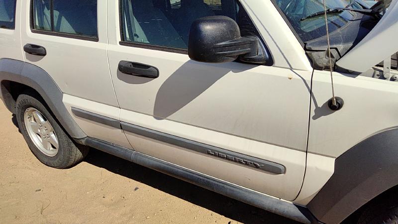2002-2007 Jeep Liberty Front Door RH