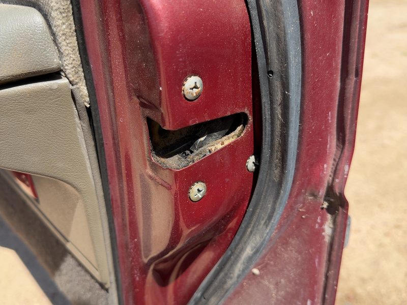 1987 Nissan Maxima Front Door Latch RH