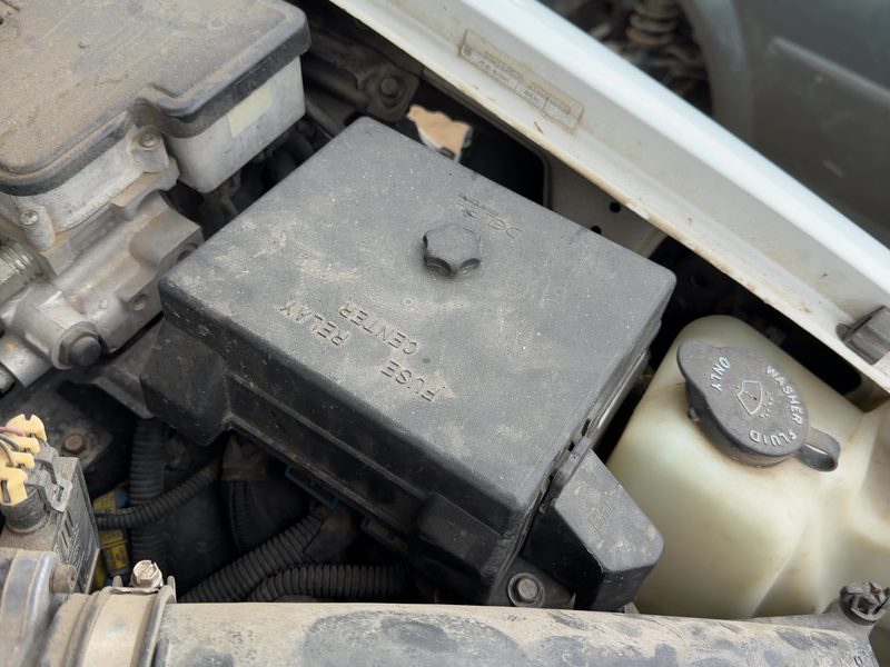 1998 Blazer S10/jimmy S15 Engine Fuse Box