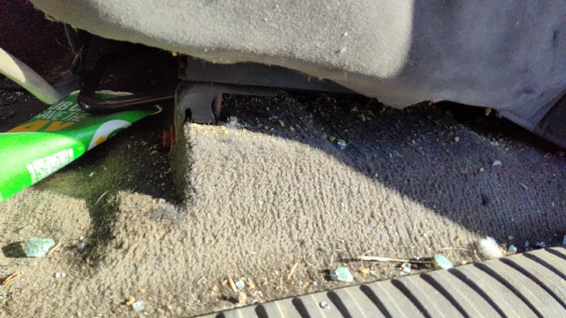 2000 Dodge Dakota (mid-size) Seat Track