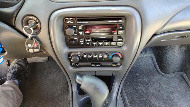 1998-2001 Oldsmobile Intrigue Dash Panel
