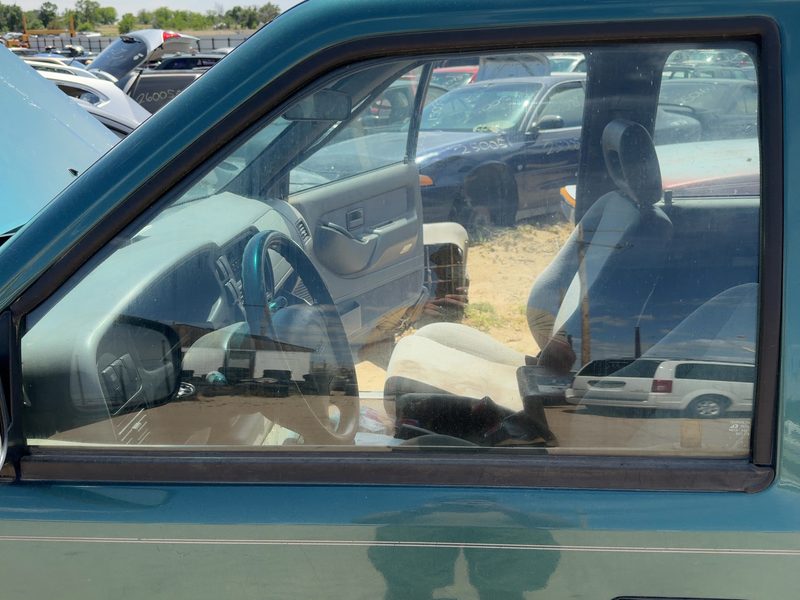 1994-1997 Isuzu Rodeo Front Door Glass/Window LH