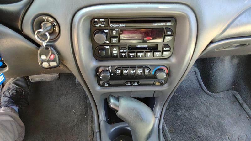 1998-2001 Oldsmobile Intrigue Dash Panel