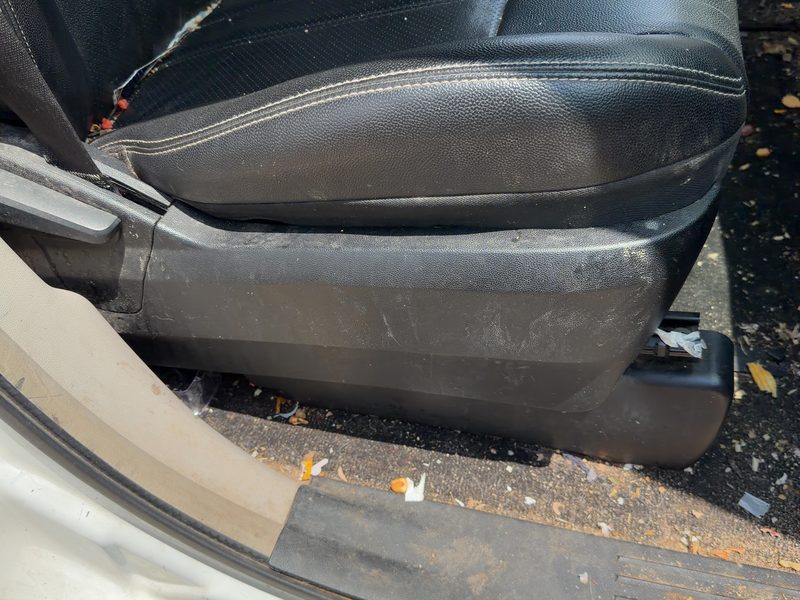 2012 Chrysler Town & Country Seat Track RH