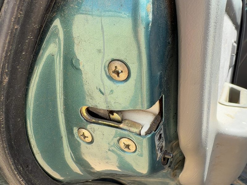 1995 Isuzu Rodeo Rear Door Latch LH
