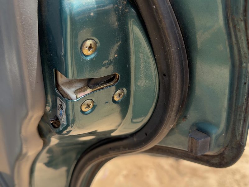 1995 Isuzu Rodeo Rear Door Latch RH