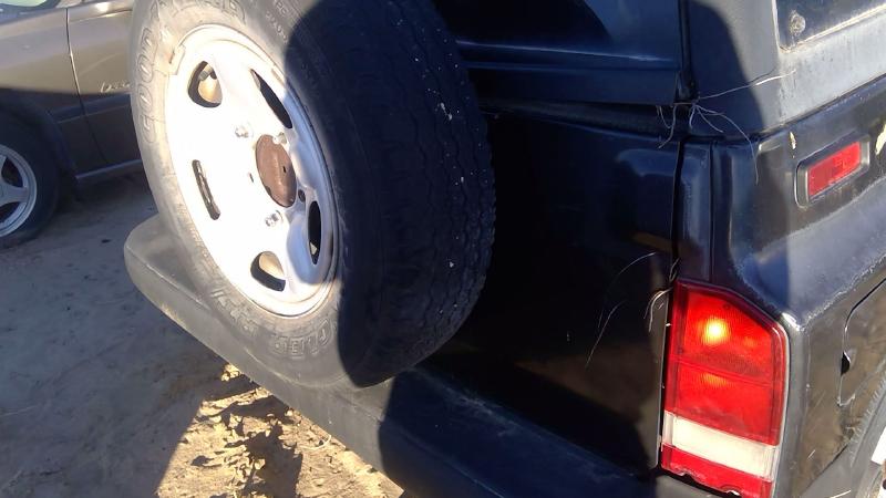 1995-1998 Chevrolet Geo Tracker Back Door RH