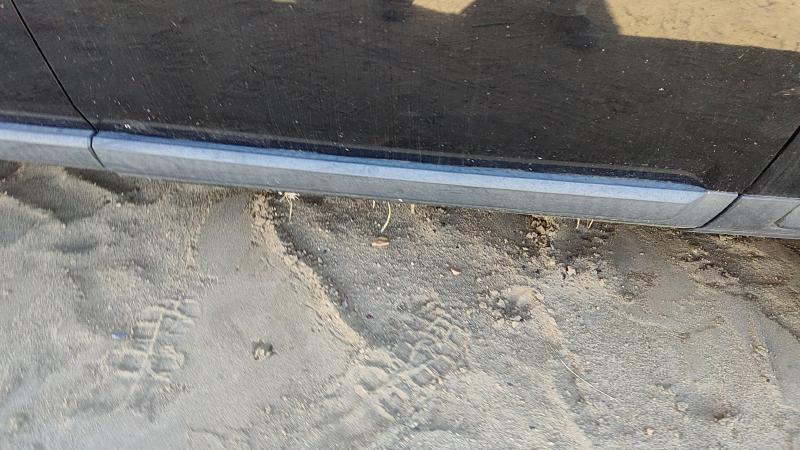 2005-2009 Land Rover Lr3 Front Door Moulding RH