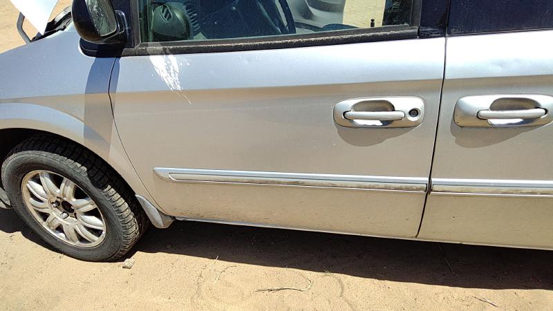2004-2007 Chrysler Town & Country Front Door LH